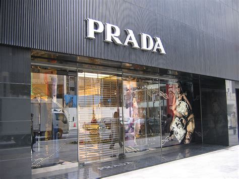 prada quotazioen ad hong kong costi e tempi|Prada, il gruppo pianifica la successione e sorride dei risultati .